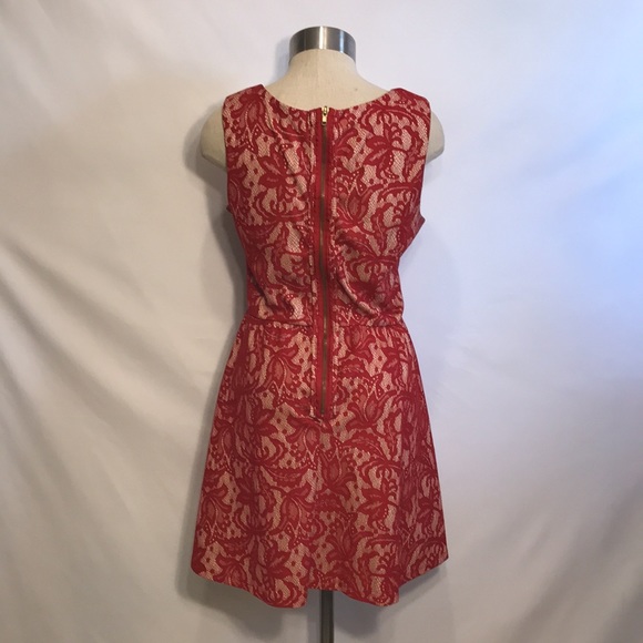Red and beige lace pattern dress - Picture 3 of 7